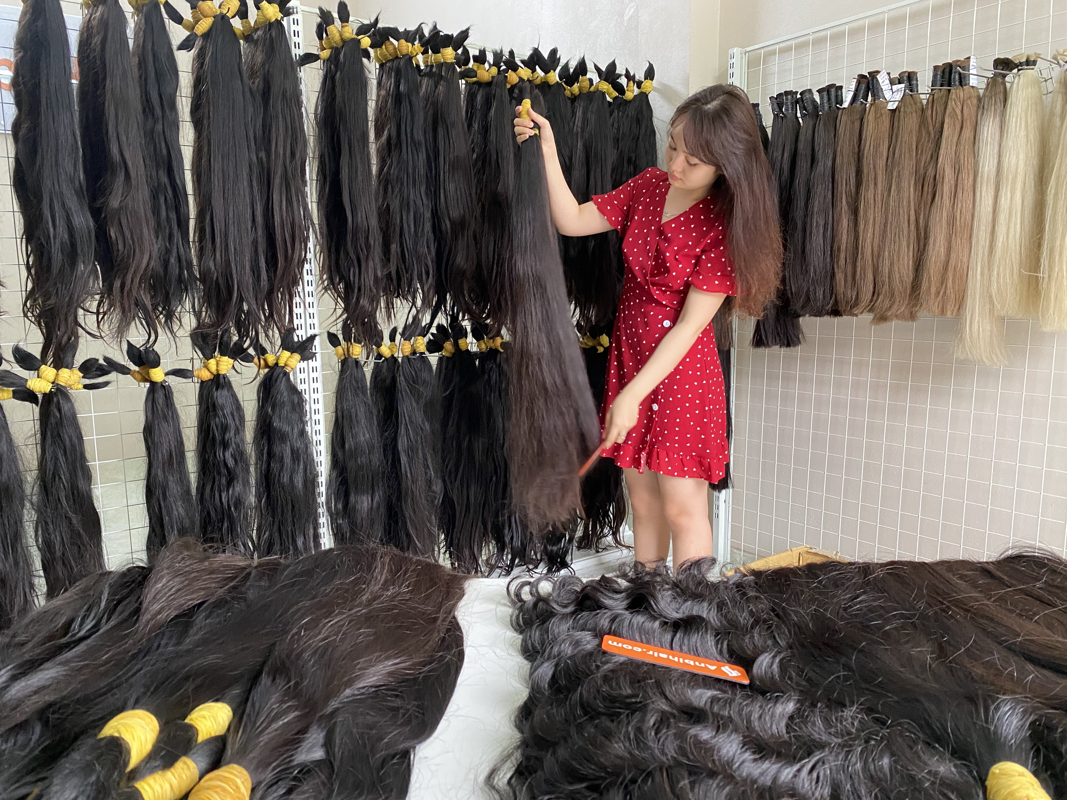 buying human hair extensions wholesale
